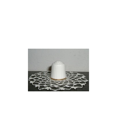 White vertical ridges