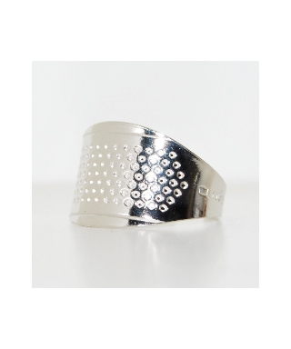 Adjustable ring thimble